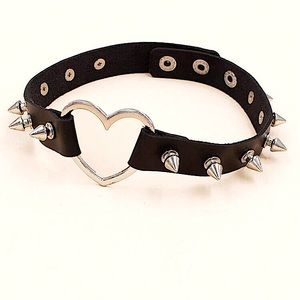 spiked heart grunge choker<3
